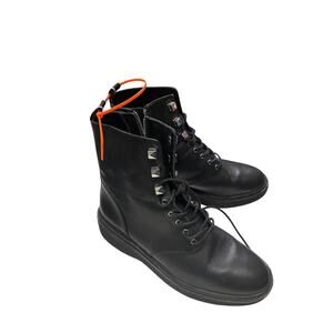 Women’s boot size 8